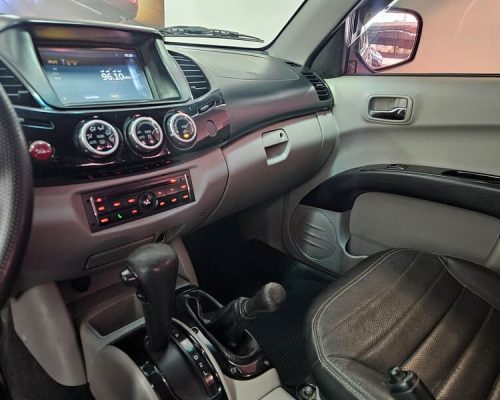 10-MITSUBISHI-TRITON-3.2-TD-AUTOMÁTICO-BRANCO-2013-CLK-MULTIMARCAS-LOJA-DE-CARROS-VILA-NOVA-CACHOEIRINHA