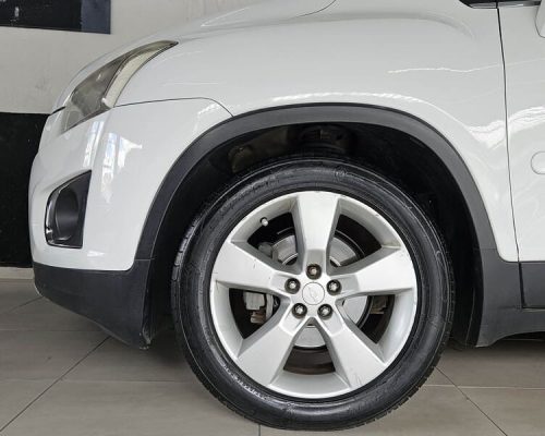 6-CHEVROLET-TRACKER-1.8-LTZ-16V-FLEX-4X2-AUTOMATICO-BRANCO-2014-CLK-MULTIMARCAS-LOJA-DE-CARROS-VILA-NOVA-CACHOEIRINHA