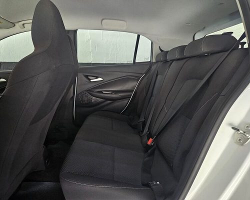 9-CHEVROLET-ONIX-HATCH-1.0-LT-12V-FLEX-5P-MANUAL-BRANCO-2025-CLK-MULTIMARCAS-LOJA-DE-CARROS-VILA-NOVA-CACHOEIRINHA